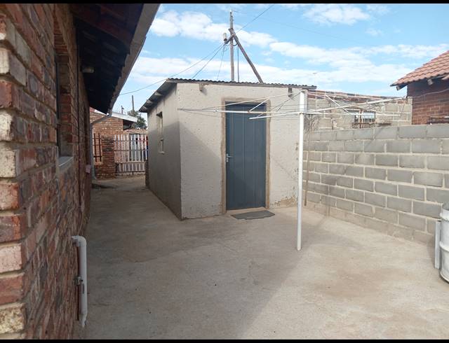 3 BEDROOM FREESTANDING FOR SALE IN LETSOPA